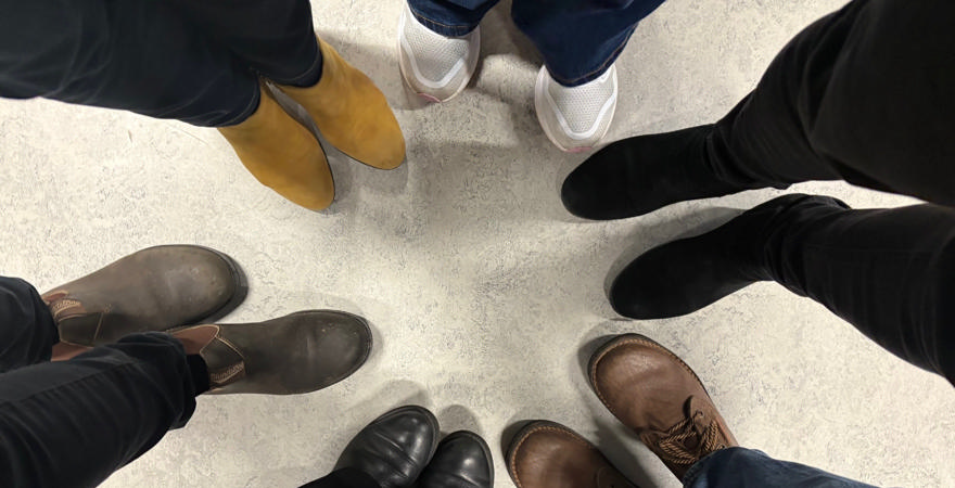 Sko i en rundkreds, der skal signalere fællesskab og plads til forskellighed